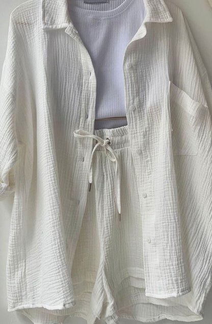 Conjunto completo SOLENTA mostrando camisa y short a juego