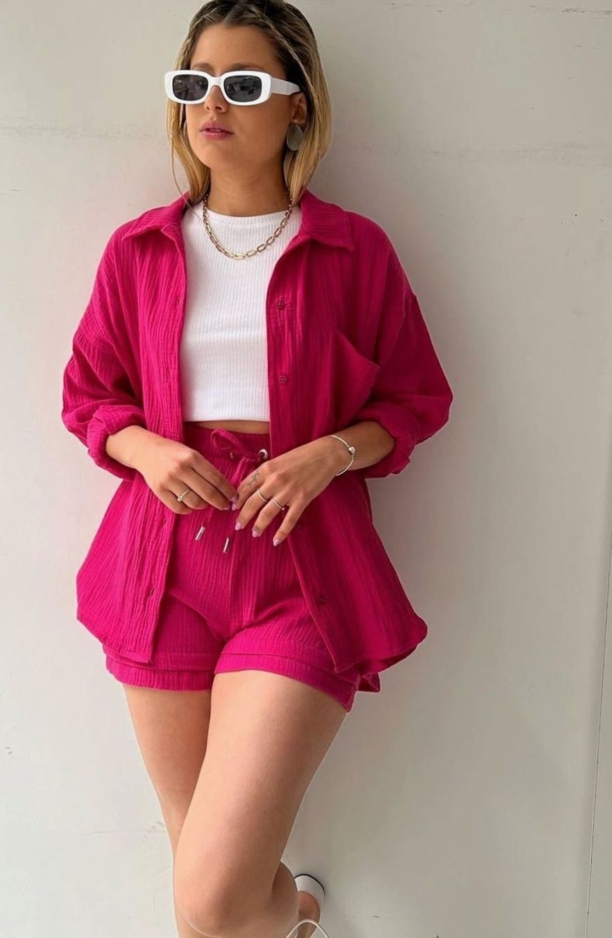Vista frontal del conjunto de dos piezas SOLENTA para mujer