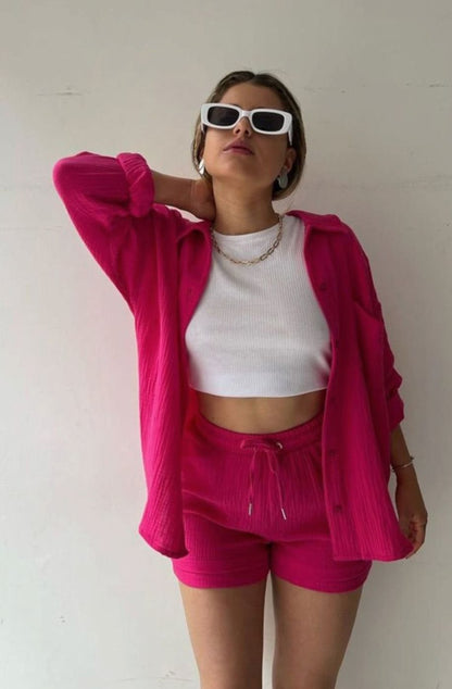 Camisa oversize SOLENTA llevada abierta sobre bañador