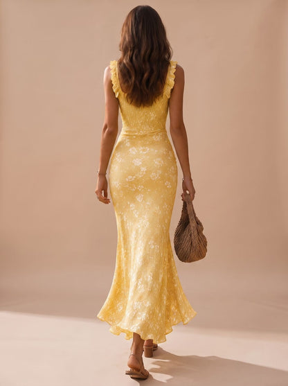 Detalle del cuerpo fruncido elástico del vestido floral SOLMIRA