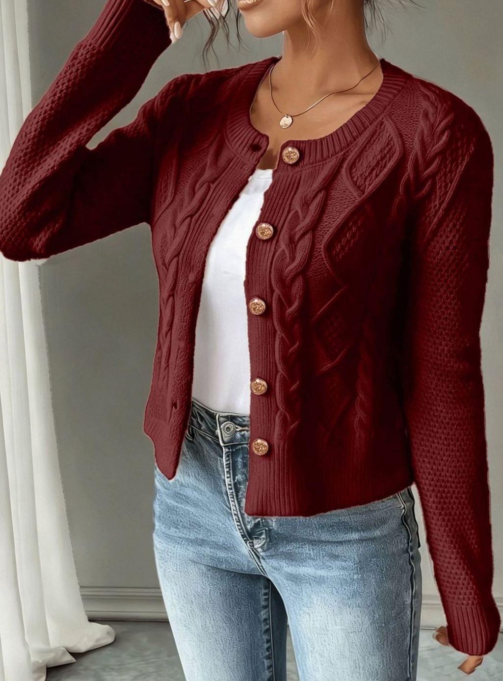 Cárdigan cropped combinado con falda midi