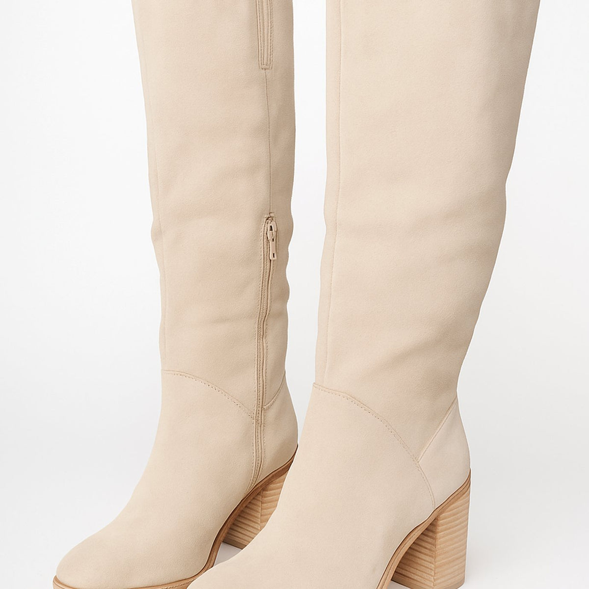 Botas altas de mujer color beige con tacón grueso y acabado efecto ante