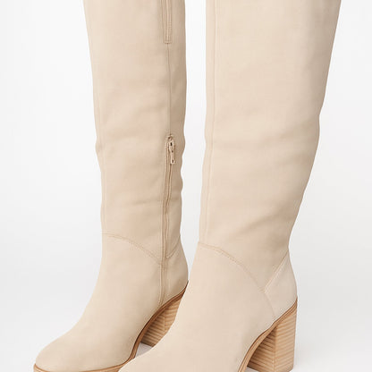 Botas altas de mujer color beige con tacón grueso y acabado efecto ante