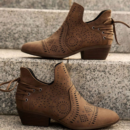 Botines TALYX combinados con vaqueros para un look casual