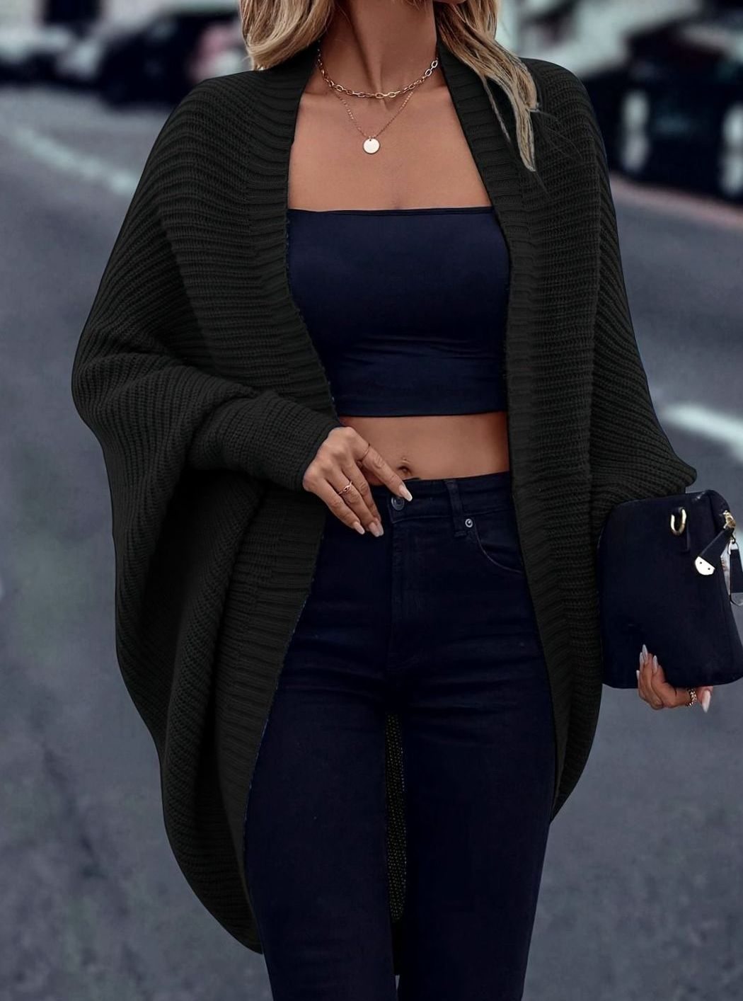 Detalle del punto suave del cárdigan oversize largo para mujer