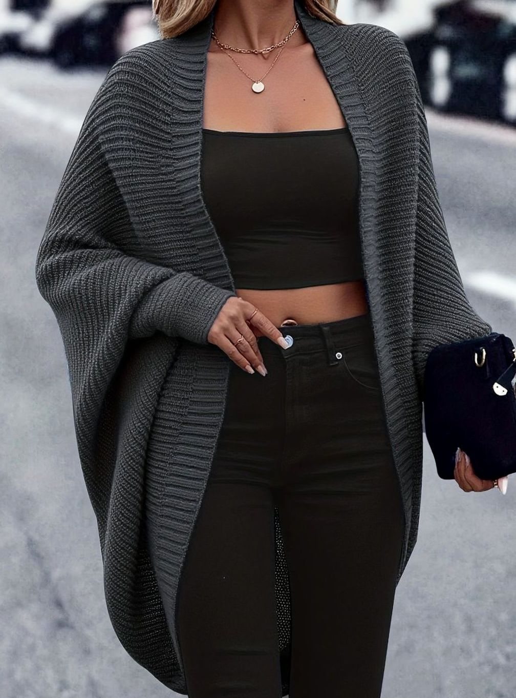Cárdigan de punto oversize en gris oscuro con caída larga