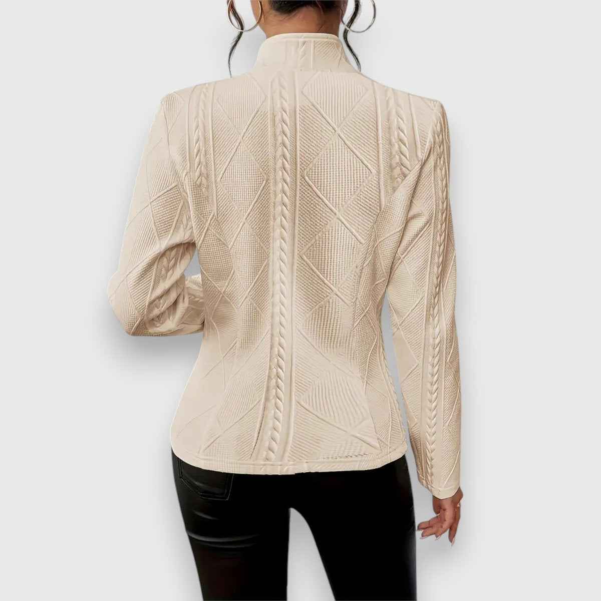 Cárdigan de punto en color beige con textura de rombos