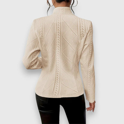 Cárdigan de punto en color beige con textura de rombos