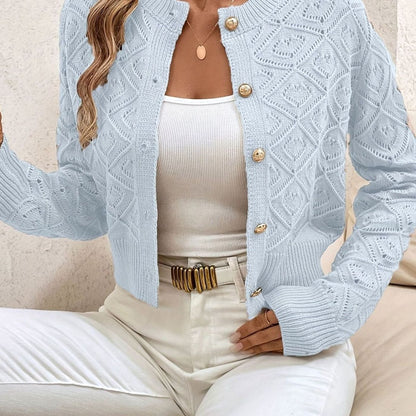 Cárdigan corto combinado con falda para un look casual