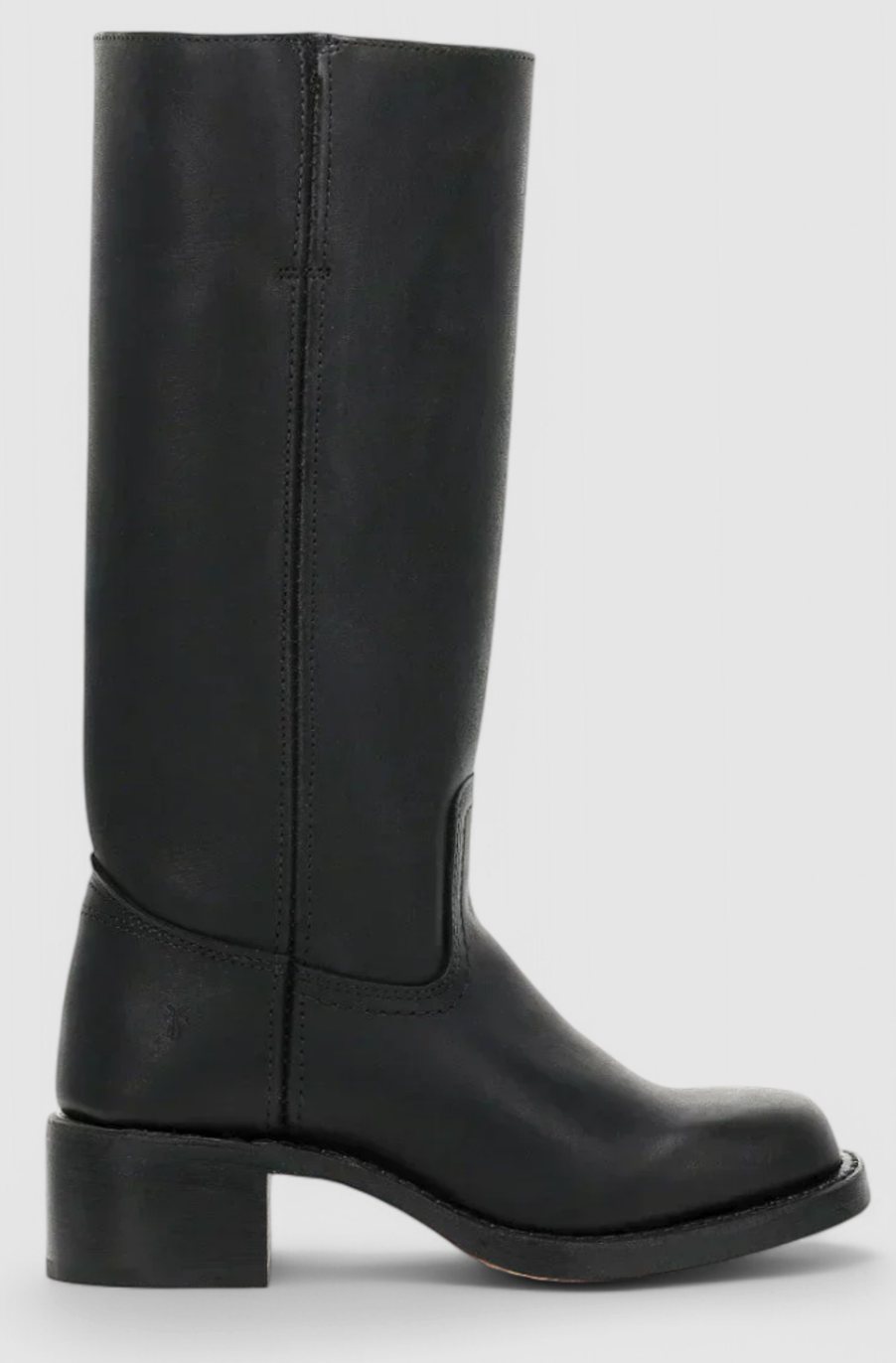 Botas altas de piel negra ideales para looks de otoño