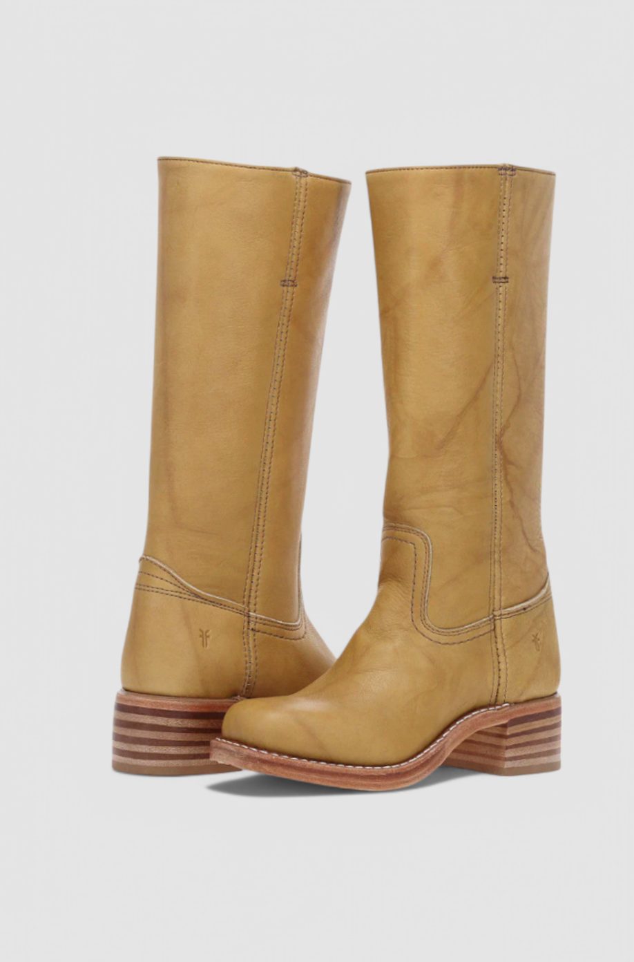 Botas de piel marrón oscuro hasta la rodilla, vista lateral