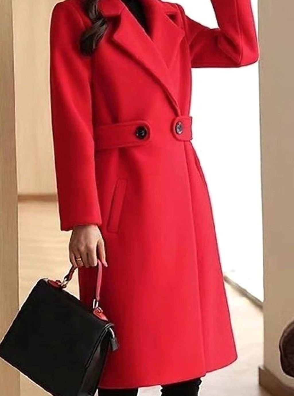 Abrigo VALERIA combinado con vestido midi y botines para look de fin de semana