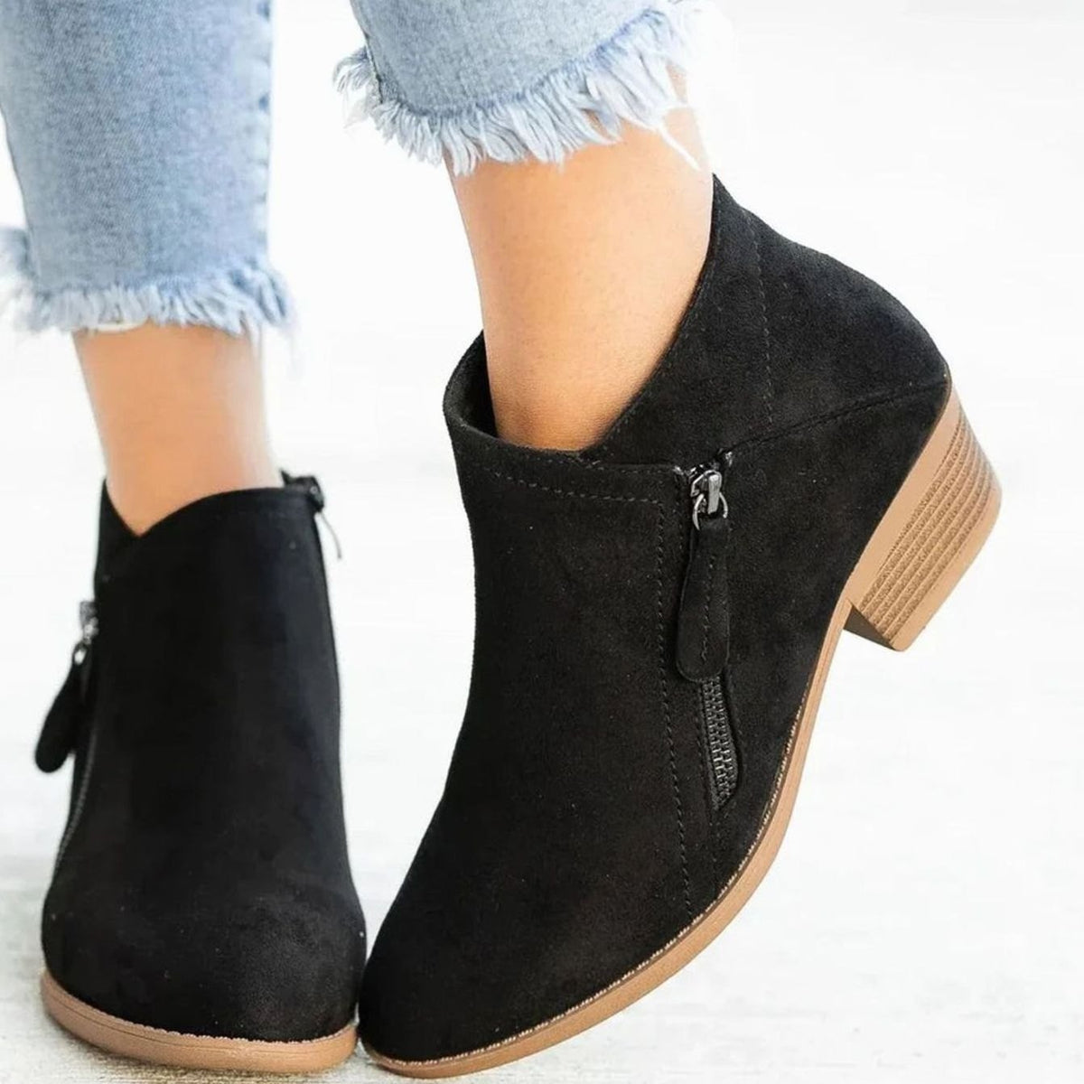 Botines de ante combinados con vaqueros para un look casual