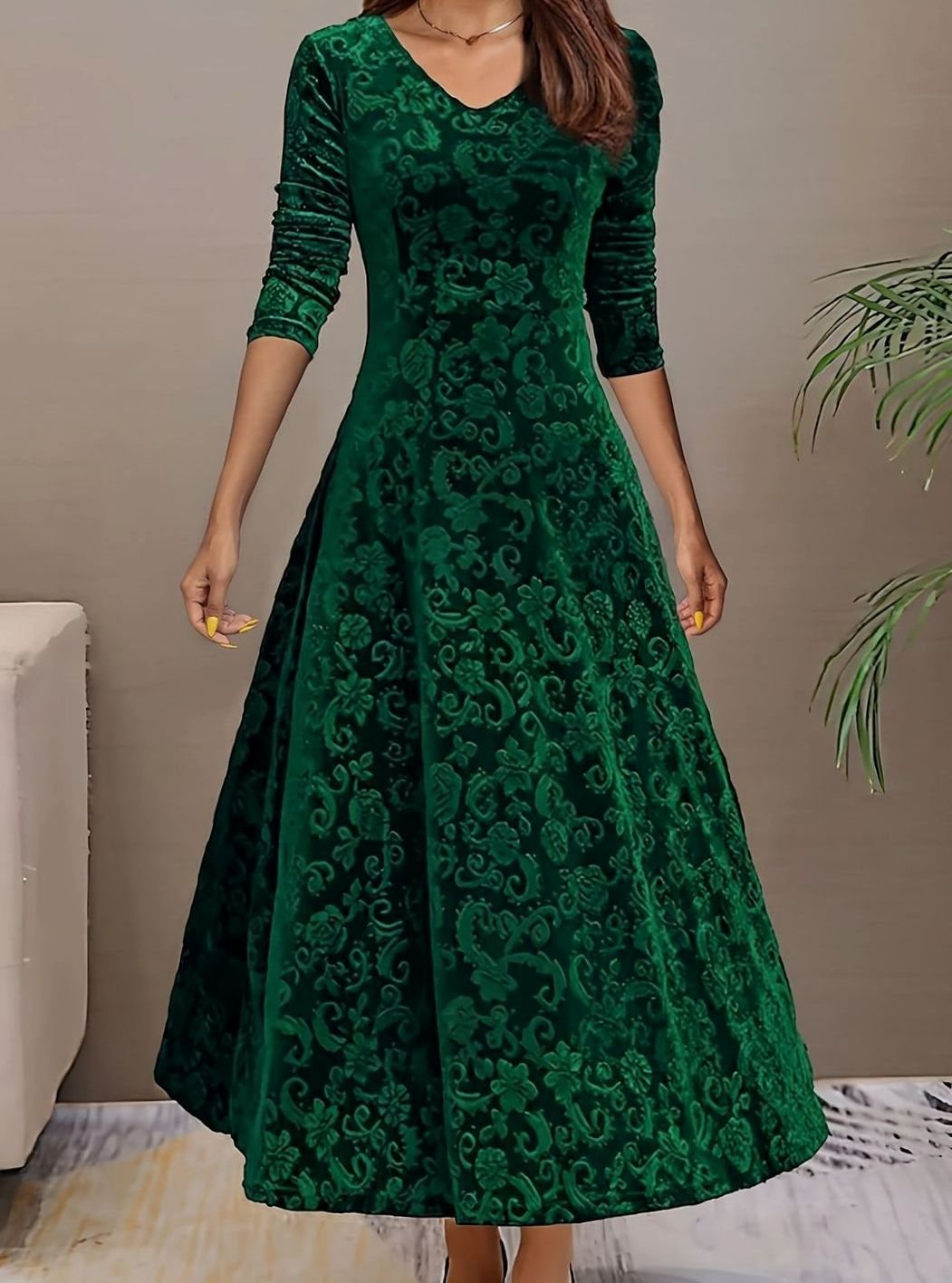 Vestido midi de terciopelo floral VELISSA con cuello en V y manga larga