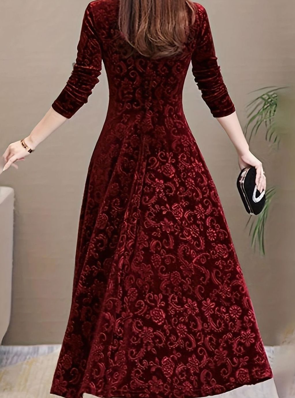 Vestido VELISSA de terciopelo con cuello en V en color morado