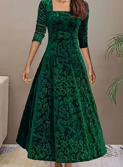 Mangas tres cuartos del vestido midi de terciopelo floral