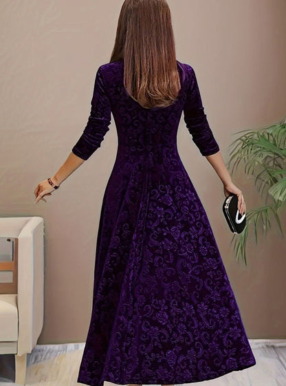 Vestido VELMADORA combinado con accesorios para una cena de gala