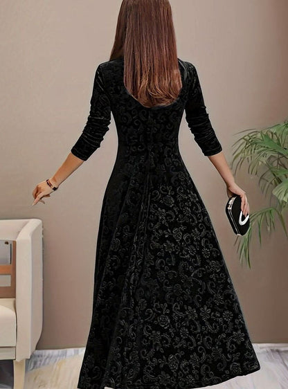 Detalle de la espalda del vestido de terciopelo con cuello cuadrado