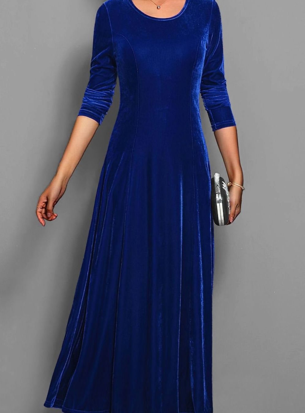 Vestido de terciopelo maxi línea A visto de frente en color oscuro