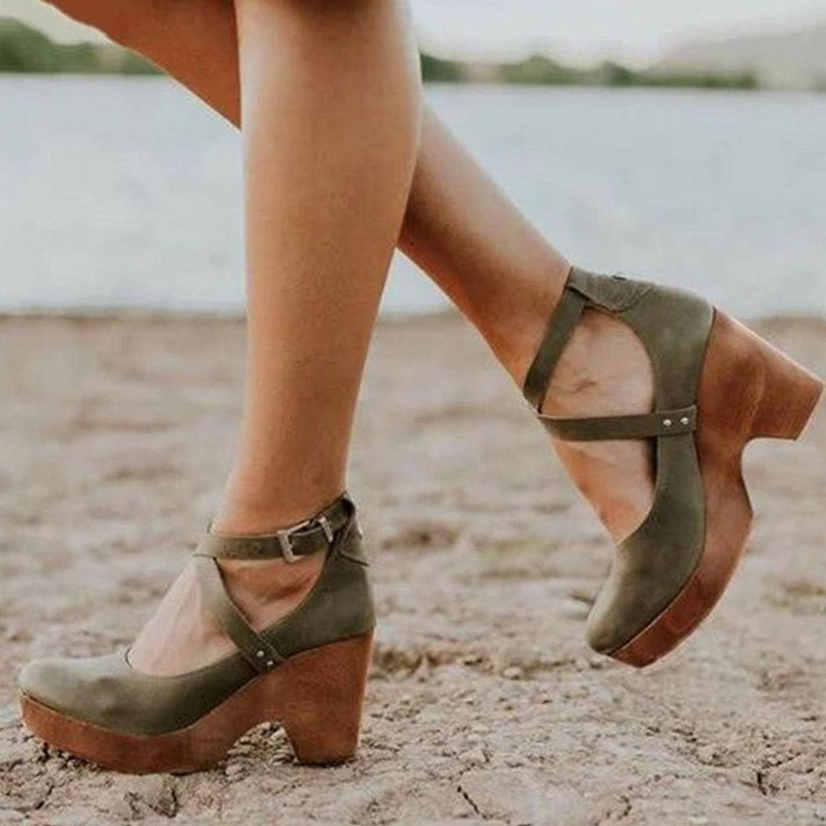 Zapatos vintage con punta redondeada combinados con pantalón recto