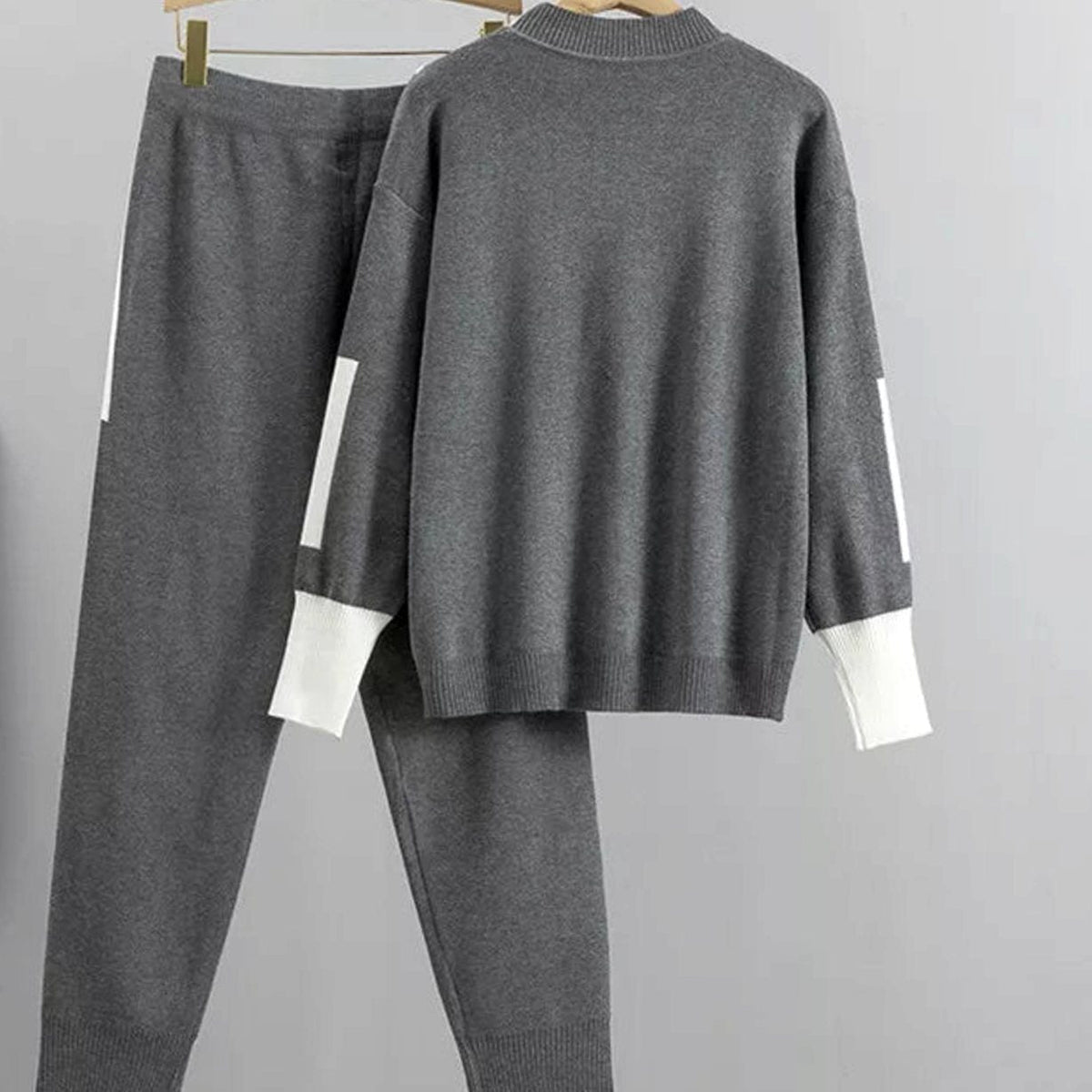 Sudadera de cuello redondo con acabados en contraste del conjunto WESLA