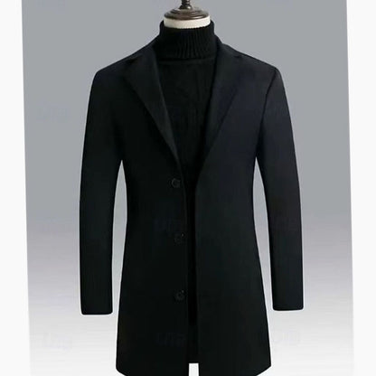 Abrigo largo combinado con traje para look formal