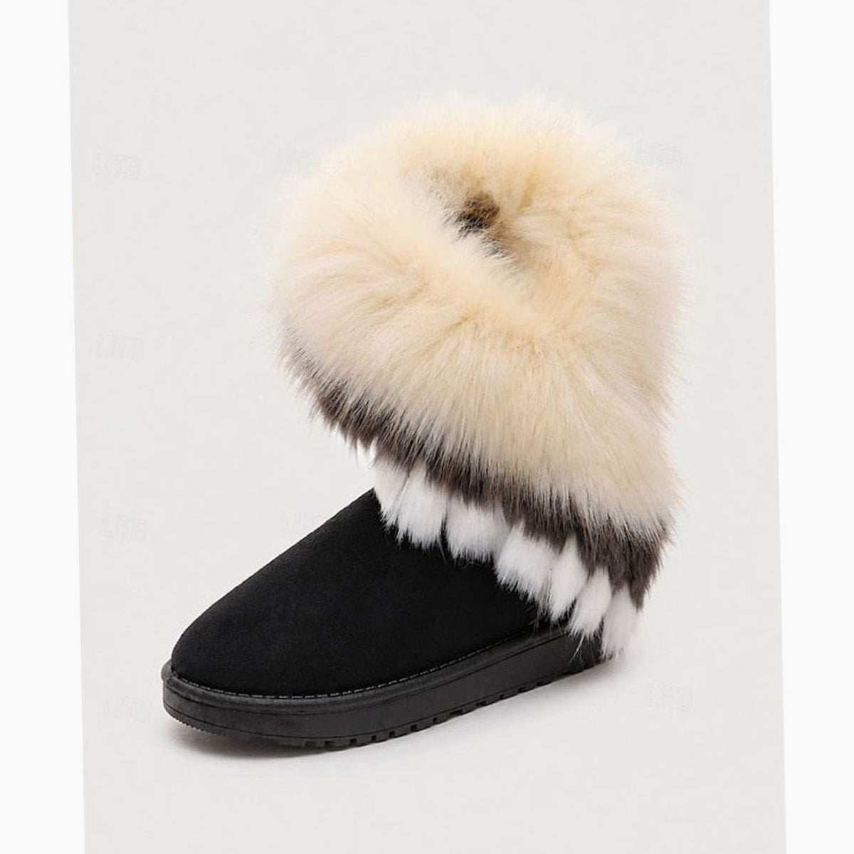 Diseño slip-on de las botas de YULANI YULANI sin cordones
