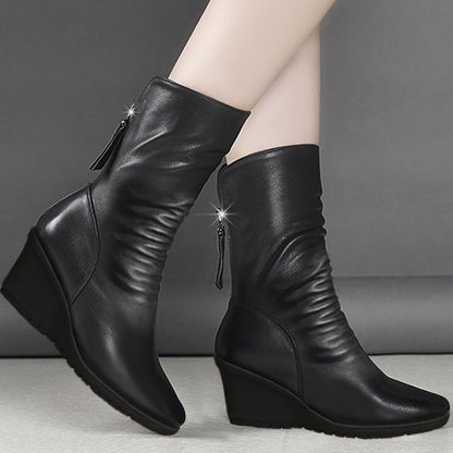 Botines de cuña mujer color negro con caña media y cremallera lateral