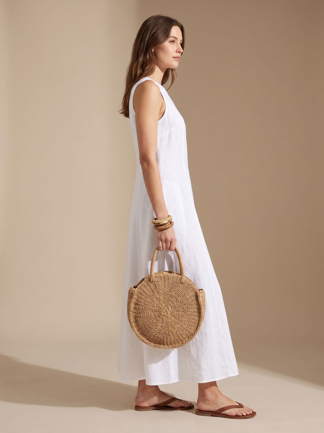Vestido maxi boho sin mangas visto de cuerpo entero mostrando su largo hasta el tobillo