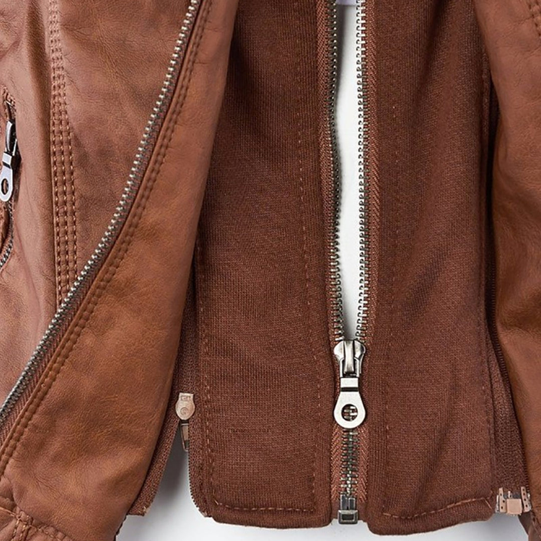 Detalle de los bolsillos de la chaqueta de cuero ZIRELLE
