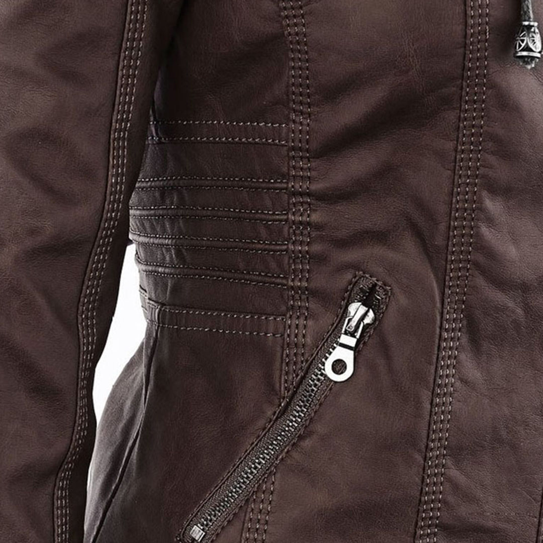 Detalle de las mangas de la chaqueta de cuero ZIRELLE