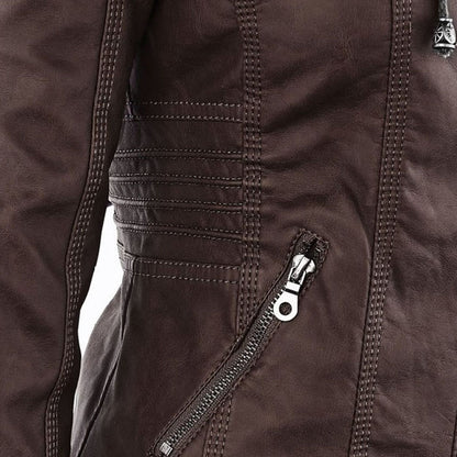Detalle de las mangas de la chaqueta de cuero ZIRELLE