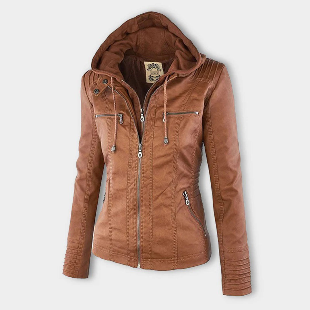 Chaqueta de cuero ZIRELLE combinada con jeans para look casual