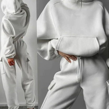 Conjunto de sudadera y jogger cargo en azul, ideal para looks casuales